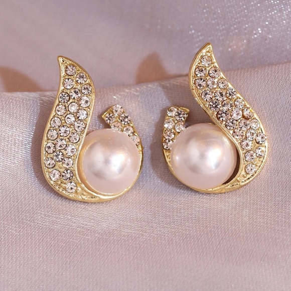 Fashion Stud Earrings Yellow Gold Tone with Faux Pearls Gem Rhinestone Stone - Picture 2 of 4